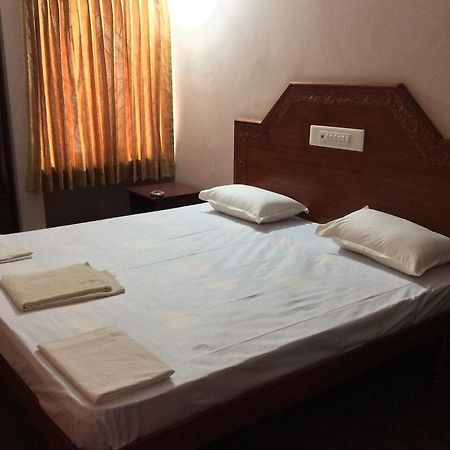 Dharapuram Sakthi Lodge الغرفة الصورة